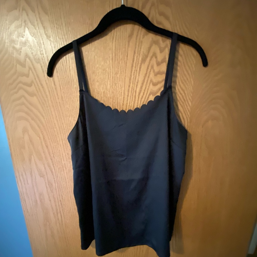 Black Loft Scallop Neck Cami